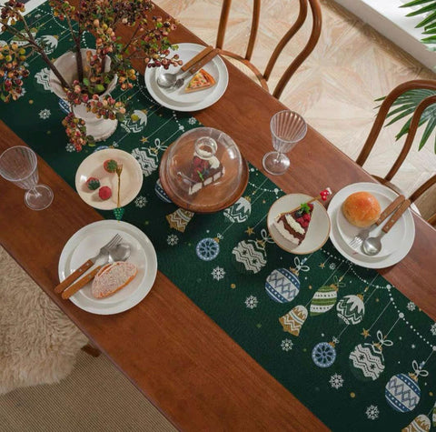Evergreen Christmas Baubles Table Runner – 180 x 35 cm
